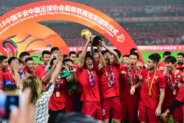 刘越：国足锻炼新人的时机与成效值得探讨